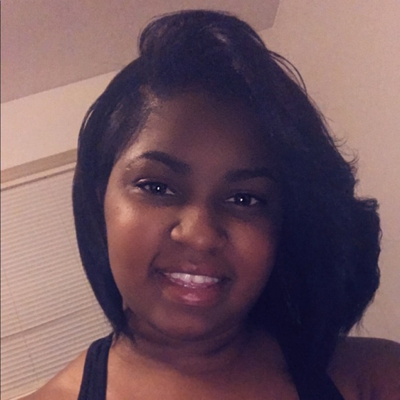 Meet your Posher, Sharice - Picture 1 of 1